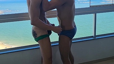 Viajei com meu amigo RENBRI CARIOCA , para a casa de praia em Vila Velha Espírito Santo e transamos gostoso de frente para o mar sexo bareback, na pele, no pelo