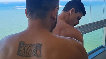 Viajei com meu amigo RENBRI CARIOCA , para a casa de praia em Vila Velha Espírito Santo e transamos gostoso de frente para o mar sexo bareback, na pele, no pelo