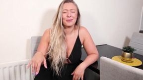 Shaved blonde babe teaches Tinder date a good wanking technique