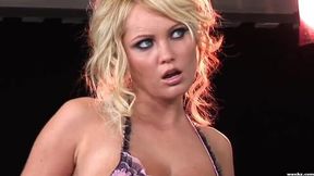 Beautiful hottie Hannah Hilton shows off her perfect naked body