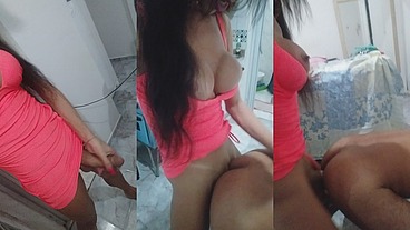 Bebemos uma cerveja juntos e ele não resistiu quando viu meu pirocão duro então fodi o cuzinho dele até gozar dentro