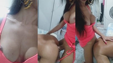 Bebemos uma cerveja juntos e ele não resistiu quando viu meu pirocão duro então fodi o cuzinho dele até gozar dentro