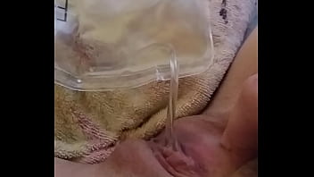 Catheter in wet pussy, can&#039_t stop peeing....