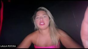 Levei a minha Loira maravilhosa pra conhecer o Glory Hole no Rio de Janeiro. Mas acabei n&atilde_o resistindo e dei sem camisinha pro comedor fiquei cheia de porra (Completo no Red)