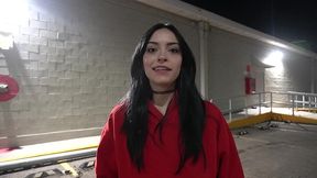 la dejaron plantada en el centro comercial asi que la lleve a mi casa a consolarla con la polla (completo