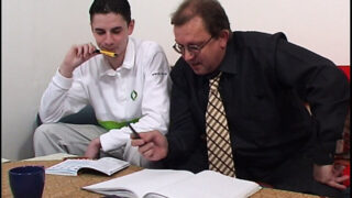 Nuori laiha eurooppalainen opettaja pullea homo lutkat anaali perseestä, iso mulkku