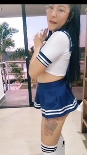 ON MY FIRST DAY OF SCHOOL I PREMIERE MY TOYS UNTIL I GET WET