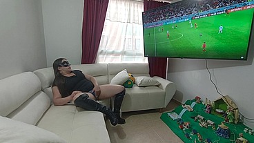 Follando La Boca De La Esposa De Mi Jefe Durante Los Partidos Del Mundial