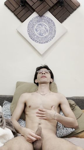 Cute Twink Love to Jerk His Big Dick!