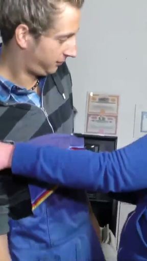 Heizungsmonteur und die notgeile dicke Chefin   Clip 2