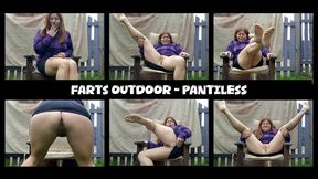 FARTING OUTDOOR - PANTILESS