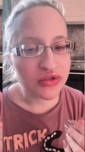 Asmr Huge Bubble Gum Sound Effects Listen in Headphones