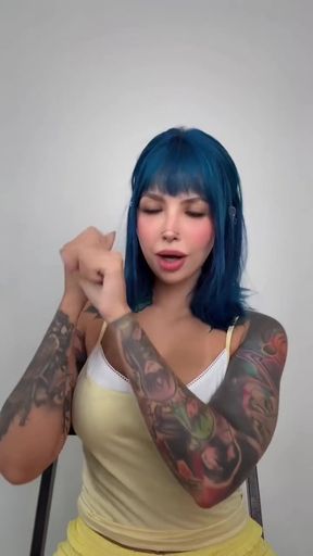 Tiktok teen shows off her big tits on Onlyfans