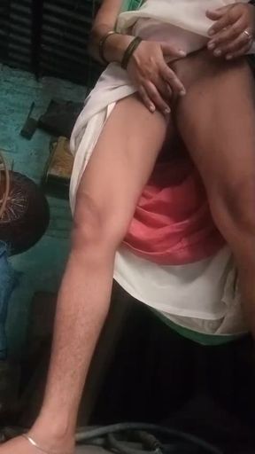 Hotty girl sister-in-law fingered her pussy