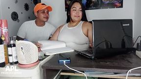 llego a mi oficina y le doy un rico masaje a mi companera y me la termino follando en la oficina - historia completa