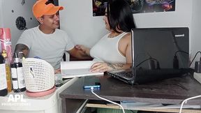 llego a mi oficina y le doy un rico masaje a mi companera y me la termino follando en la oficina - historia completa