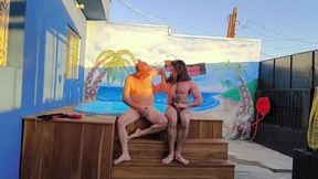 aquela pegacao a 3 na piscina