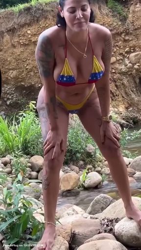 Curvy bikini babe pees in her wet swimsuit