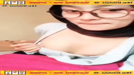 Cewe sange maenin tete mulus