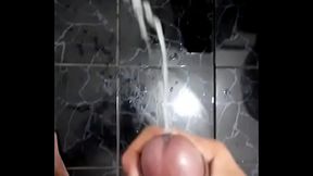 Gozando um litro de porra