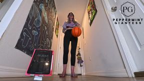6'7 Tall Goddess One-handed Basketball Hold Challenge How Long Can These Huge Hands Dominate?