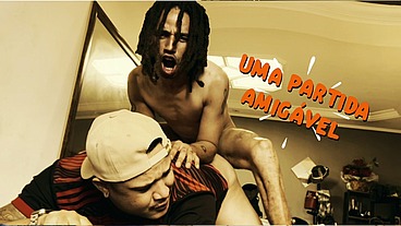 NUMA DISPUTA DE VIDEO GAME OS PRIM0S NÃO PODIA DAR EM OUTRA A NÃO SER DISPUTAR O CUZINHO VIRGEM DELES