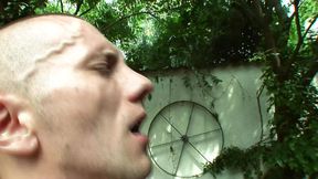 Get immersed in seconds with a fascinating German