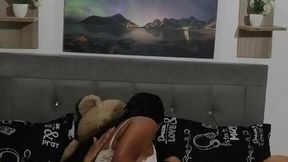 Teen girl gives her ebony girlfriend a sloppy pussy licking