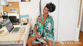 Amateur ebony beauty gets fingered to climax while watching porn