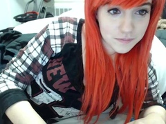 Very hot amateur thai teen girl toying her pussy on cam