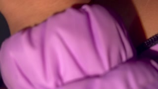 Aprieto fuerte mis pezones Luu sell