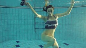 ”Blue dressed Duna Bultihalo with large tits in the pool”