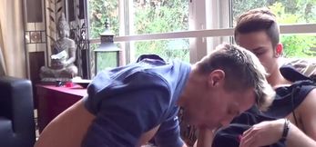 Twinks enjoy passionately kissing and fucking on t