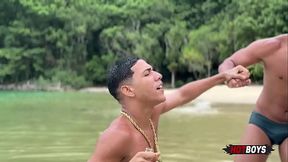 SONHEI QUE ESTAVA EM UMA PRAIA DESERTA COM V&Aacute_RIOS MACHOS