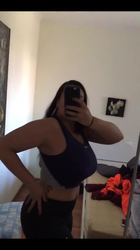 Mirror Flaunting Before a Gym Session!