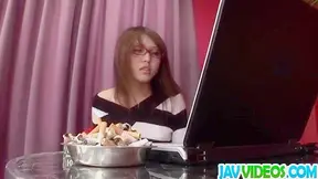 Rina Mizusawa Grita de Placer con Su Nuevo Juguete en Coño