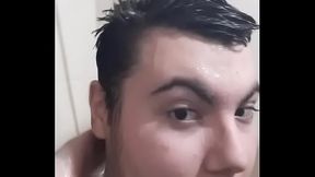 Novinho gostoso tomando banho quentinho. Tesao. Gostoso. Carlos