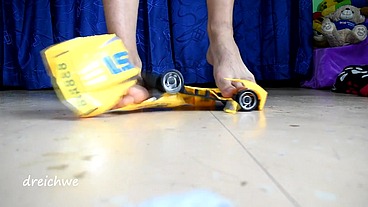 Crushing cart big yellow color
