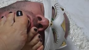 footjob , sborrata e massaggio con la crema