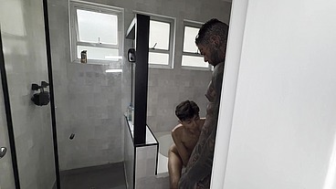 O GRINGO TATUADO ME FUDENDO GOSTOSO