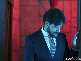 258.-Dos señoritos cachondos en el gloryhole....