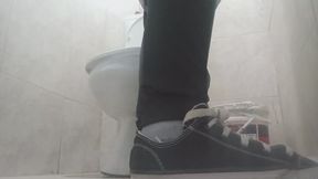 Lola goes to the bathroom at her workplace in an emergency.