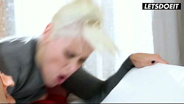 Curvy MILF gives deepthroat and facesit while stroking his cock