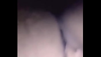 Morra meti&eacute_ndose sus dedos