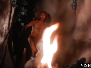 A vision of natural hotty and craving drives a prisoner without the darkness for an rencounter that's everything but platonic.