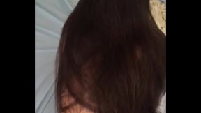 Branquinha rabuda dando a buceta de quatro