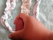 Chorreandome en la tanguita sucia de mi amiga Ale