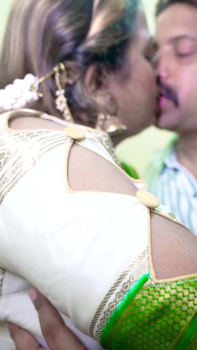 Desi bhabhi ka chudai kar ke  chut ka pani nikal diya   Clip 2
