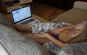 Nidalee18, amateur girl watching hentai