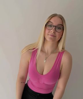 Amateur teen with big boobs shows off her tits